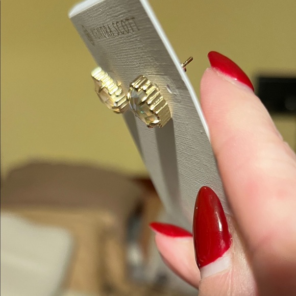 New Kendra Scott Gold and Iridescent Stud Earrings - Picture 5 of 8